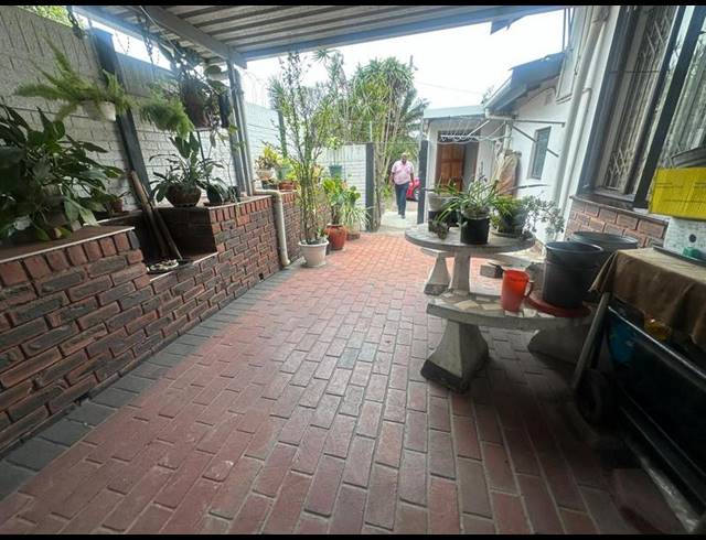 2 BEDROOM SIMPLEX FOR SALE IN MONTCLAIR